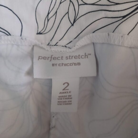 Chico’s Perfect Stretch Ankle Pants Sz 12/14 Floral Black White Pull On Stretch - Picture 3 of 9